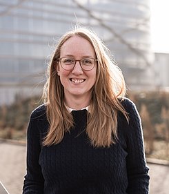 Frau  Julia Pössinger